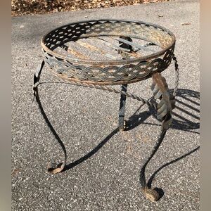 Vtg Plant Stand Black Metal Rustic Shabby Chic 15” Tall Tripod Legs **AS IS